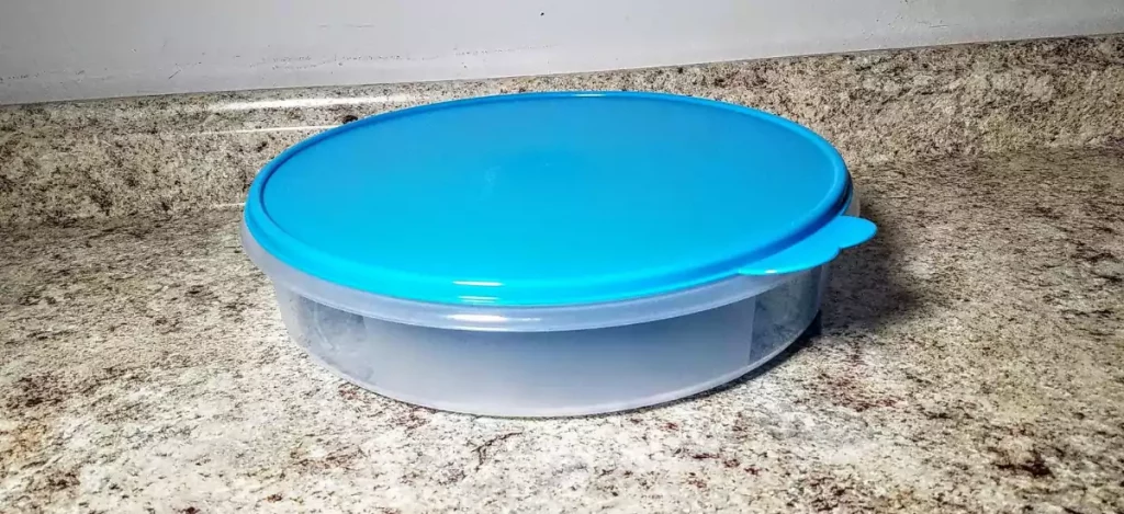  Tupperware Containers: 