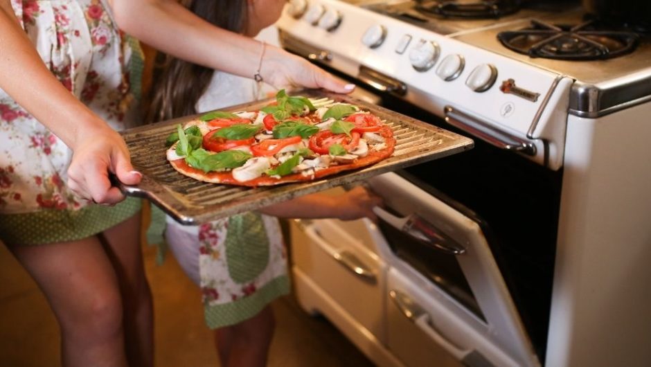How To keep Pizza Warm In Oven?- 8 Easy Ways