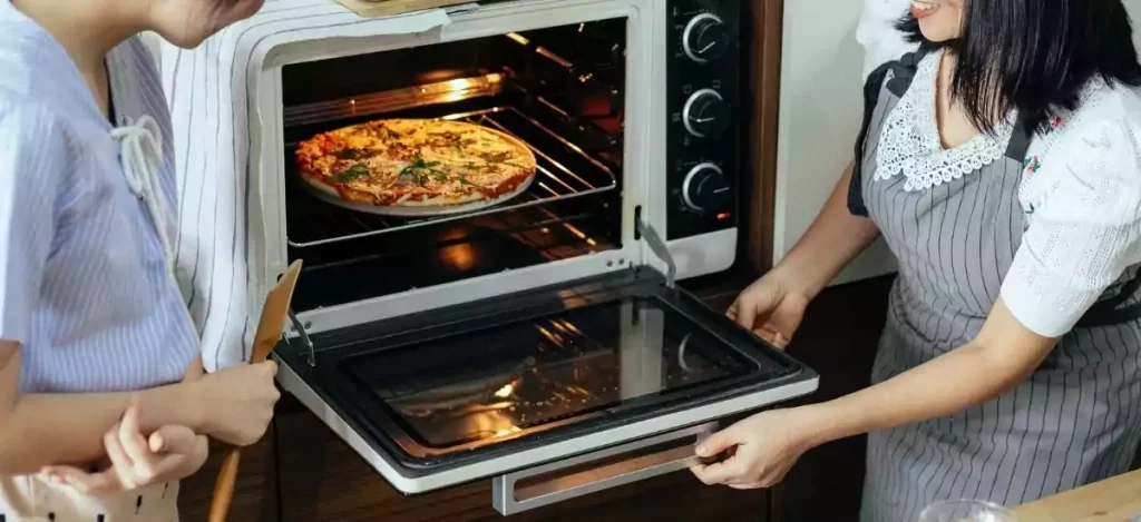 how to keep pizza warm in the oven